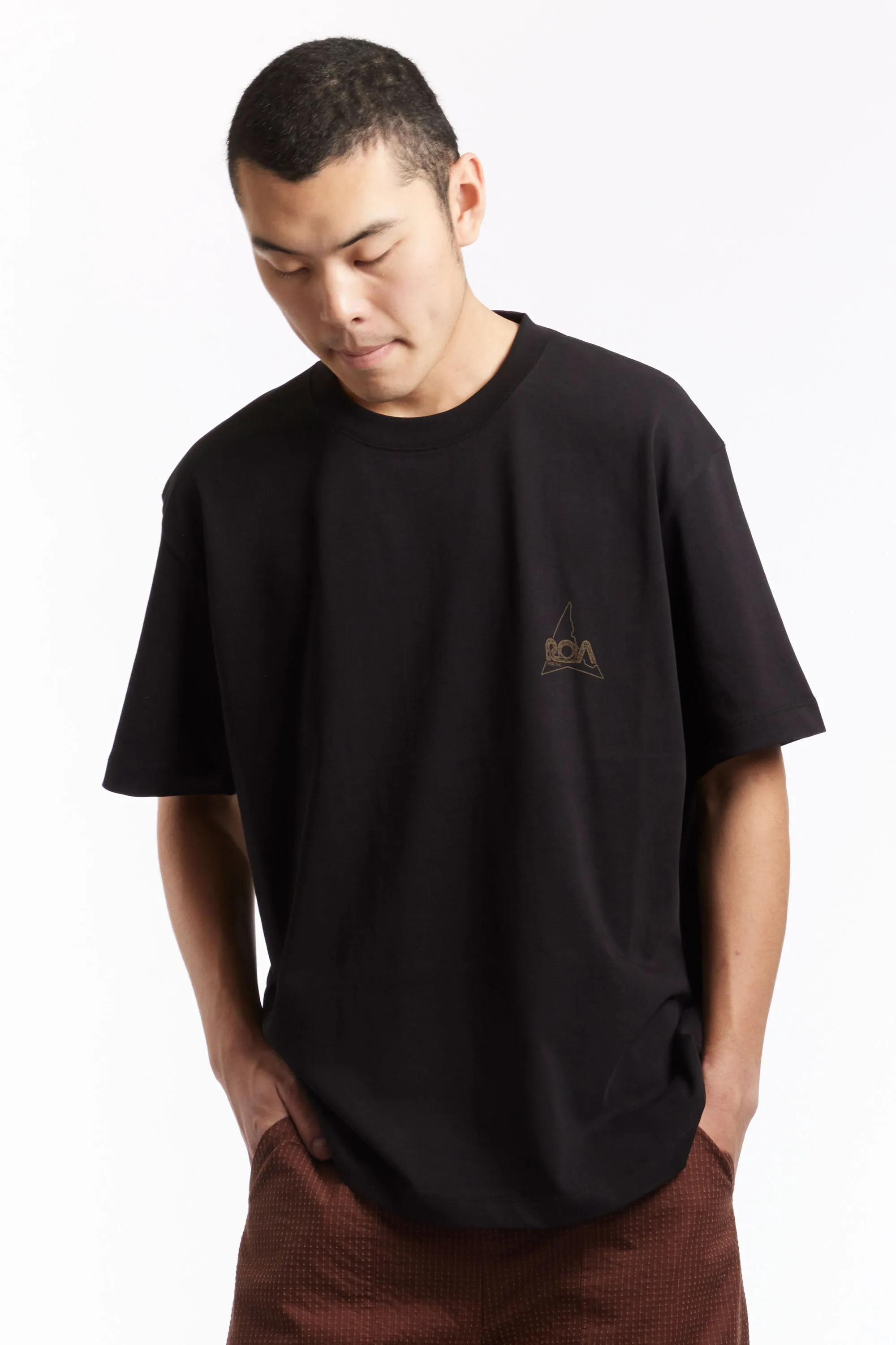 ROA - BLACK SHORTLEEVE GRAPHIC T-SHIRT